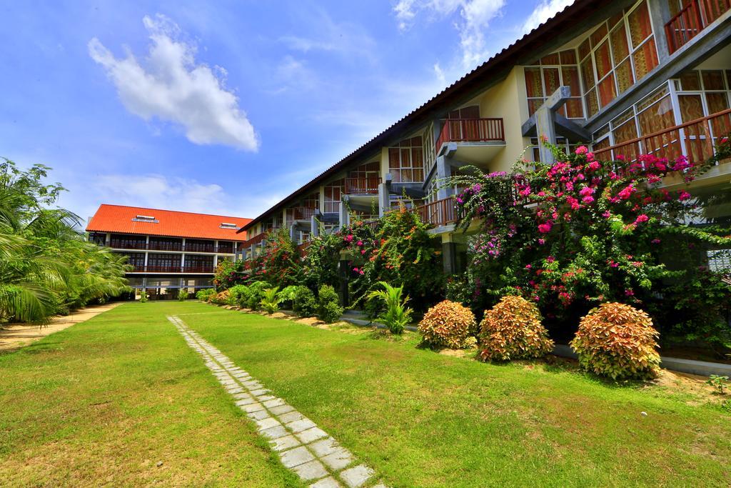 Marina Beach Passikudah Exterior photo